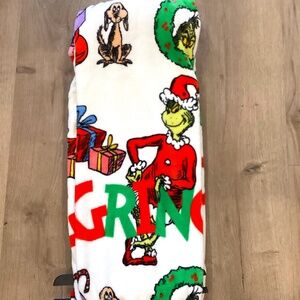 NWT The Grinch Dr Seuss Christmas White Color throw 60 x 70  Grinch Max